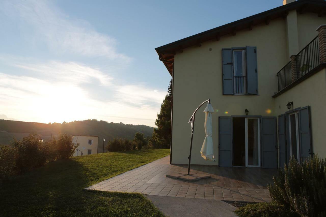 Agriturismo Terra Dei Falchi Castilenti Exterior foto