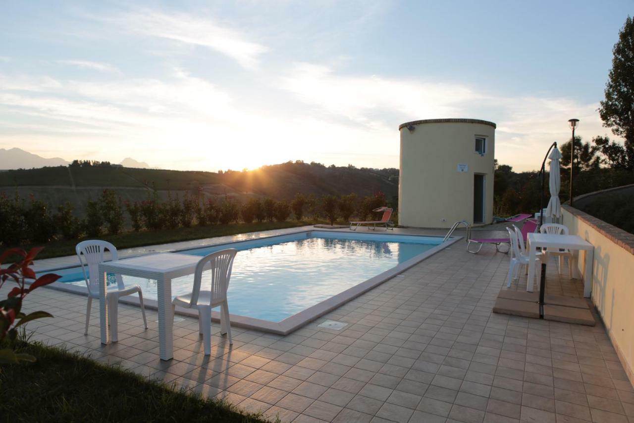 Agriturismo Terra Dei Falchi Castilenti Exterior foto
