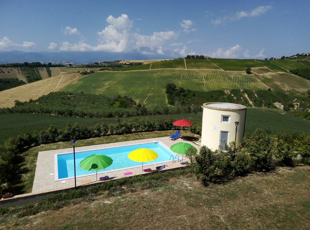 Agriturismo Terra Dei Falchi Castilenti Exterior foto
